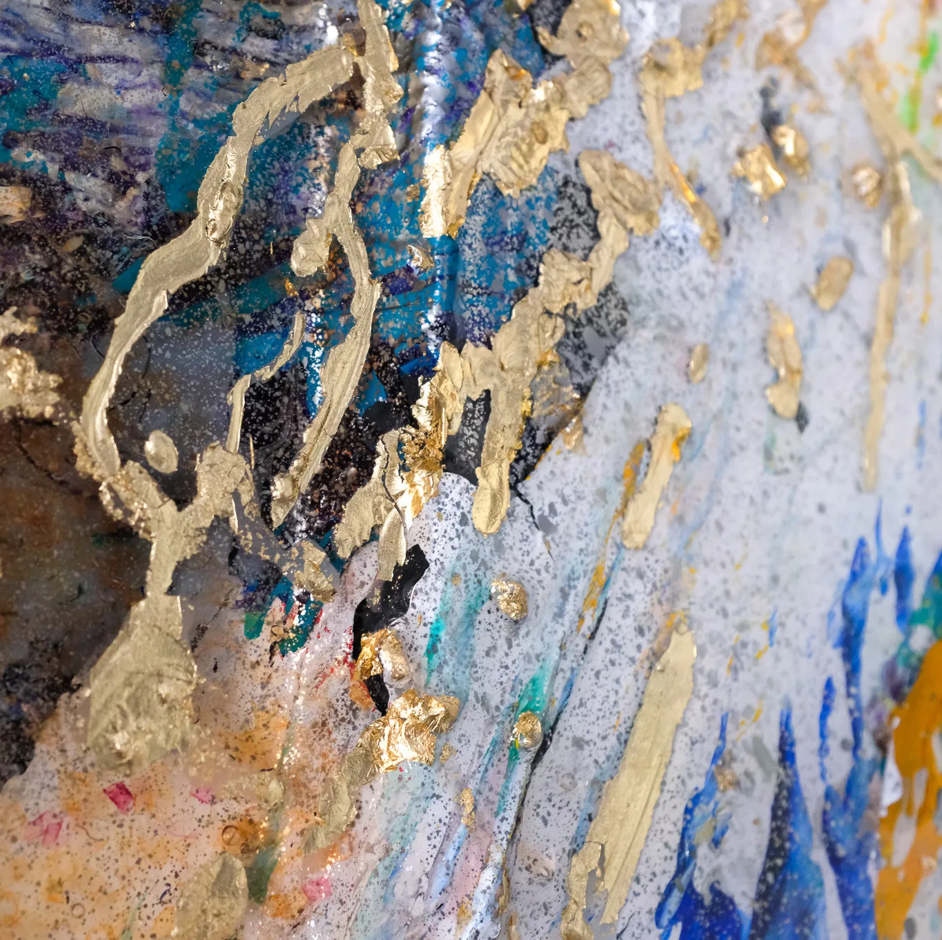 Resin sculpture by Marina Aristotel, titled "Going up", featuring glass-like layers and organic depth. Hand poured acrylic painted stripes and bright coloured shades with gold leaf creating a luminous, tactile surface. Luxury wall-mounted art object for modern interior design and boutique hotel decor. side detail